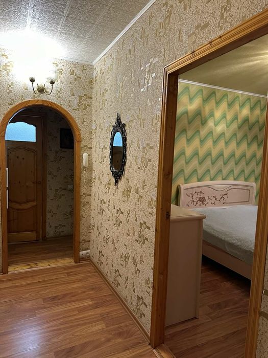 Подобово 2 кімнатна квартира в Лозовій. КОНДИЦІОНЕР