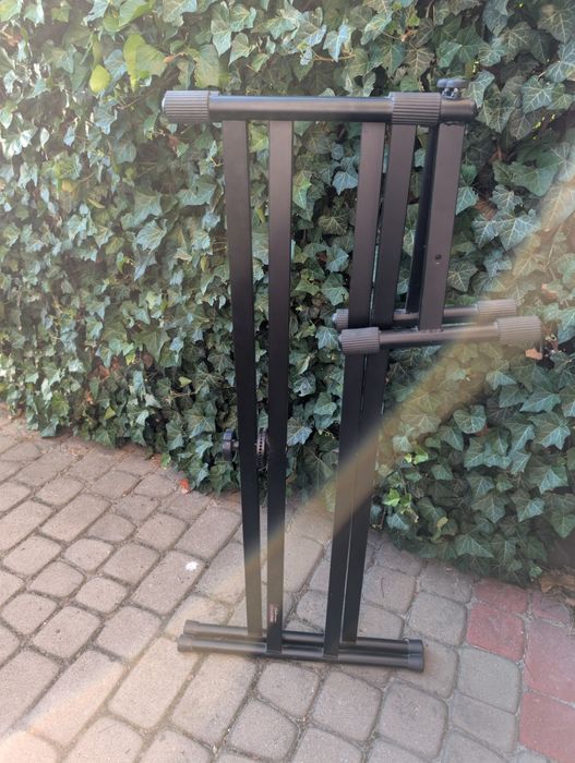 Podwójny stojak na keyboard
