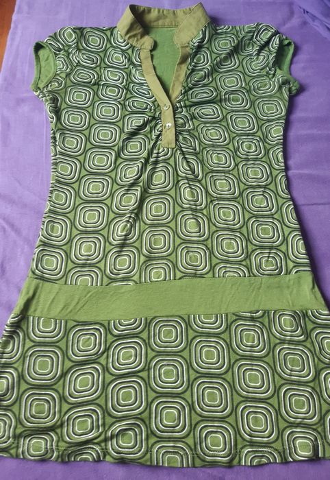 T-Shirt . Túnica. Verde. Vintage. Retro.