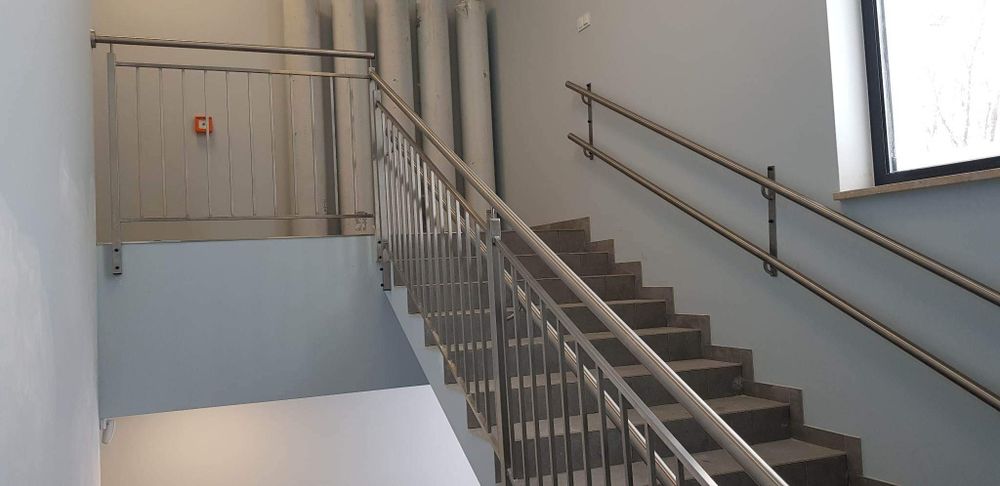Balustrady ze stali kwasoodpornej-nierdzewnej