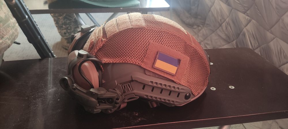 Каска, шолом з кавером та активними навушниками Walker's Razor