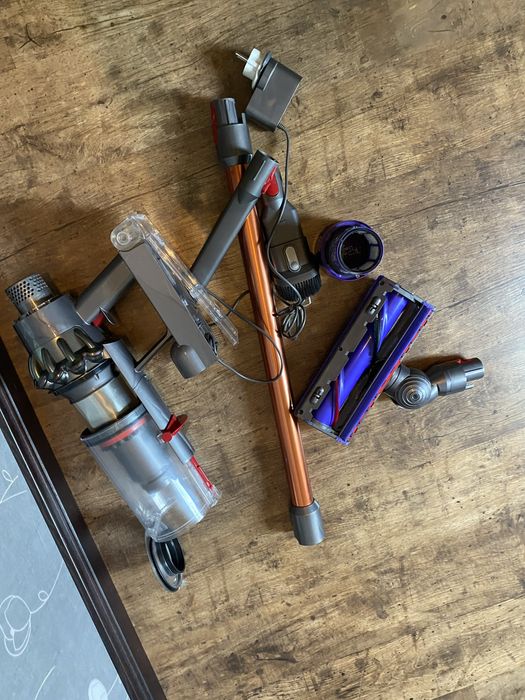 Пылесос аккумуляторный Dyson V10