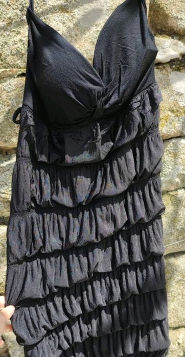 Vestido cai cai preto com folhos