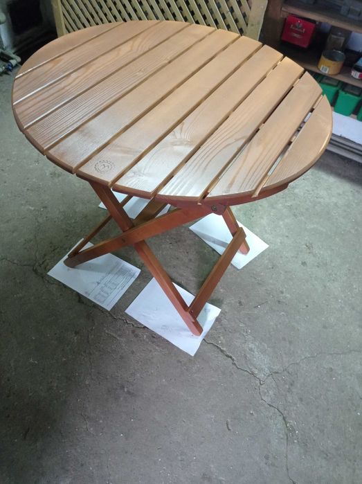 Стіл круглий розкладний.