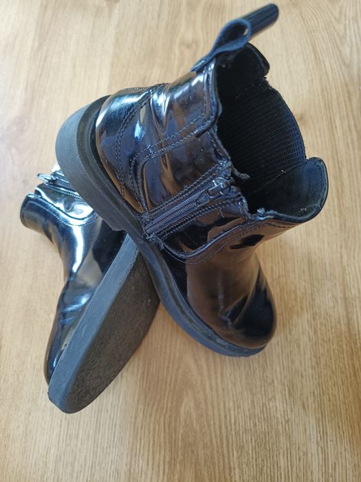 Botas pretas de verniz 34 Zara