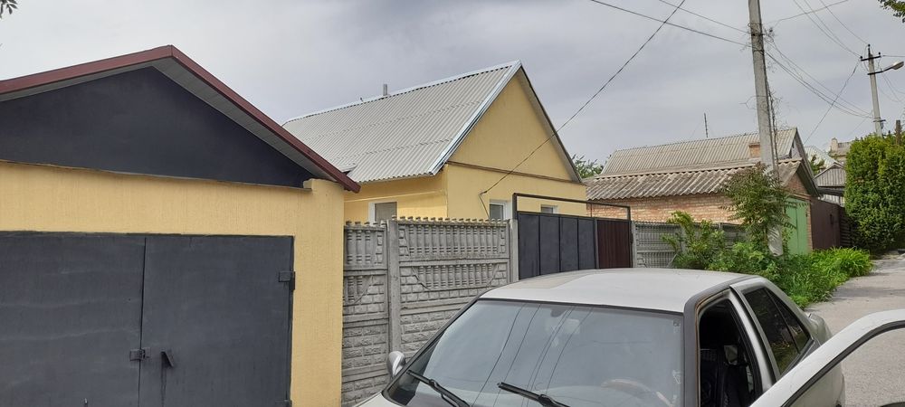 Будинок з ремонтом.