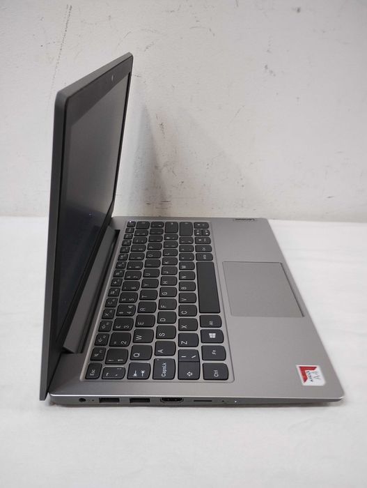 Laptop LENOVO Ideapad SLIM 1-11AST-05 /2,2GHz /DDR4 /WINDOWS 11