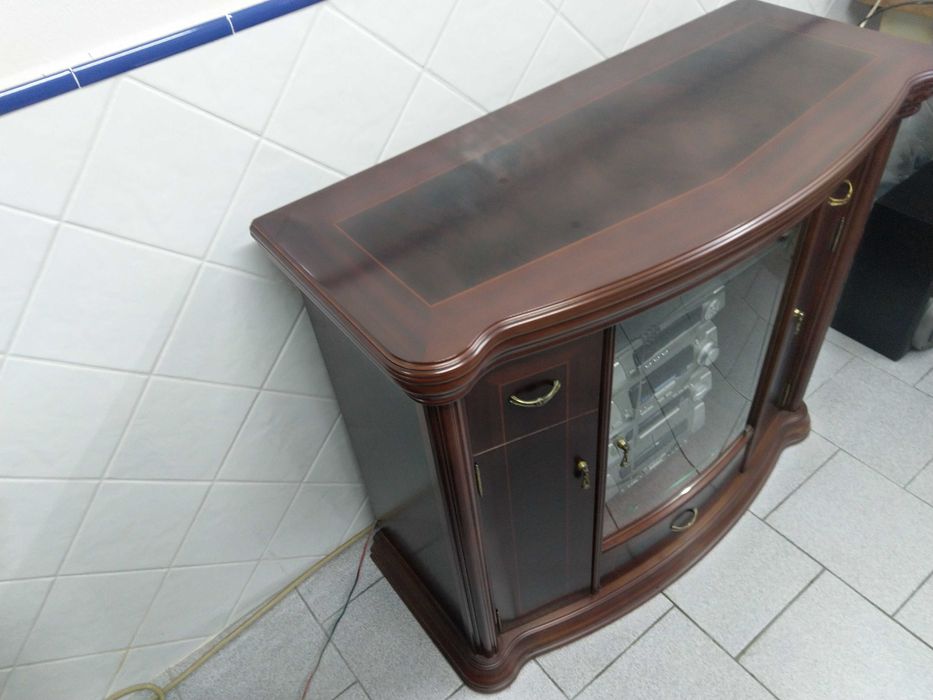 Móvel de televisão cerejeira