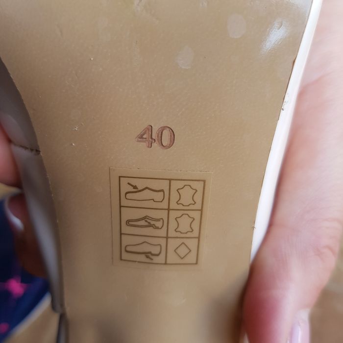 Босоніжки жіночій