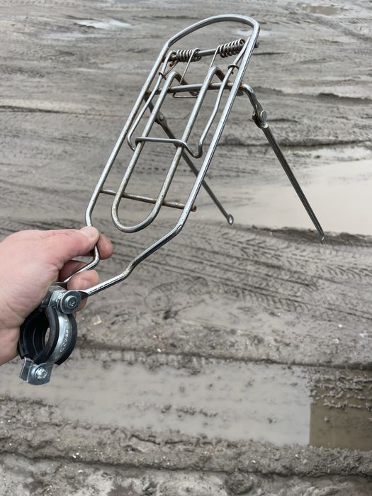 Продам універсальне сидіння на електросамокат з металевим багажником