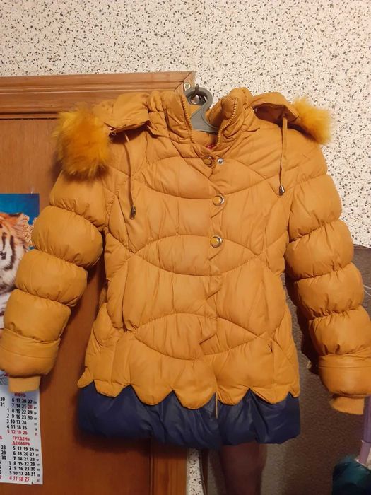 Продам детскую теплую зимнюю куртку для девочки