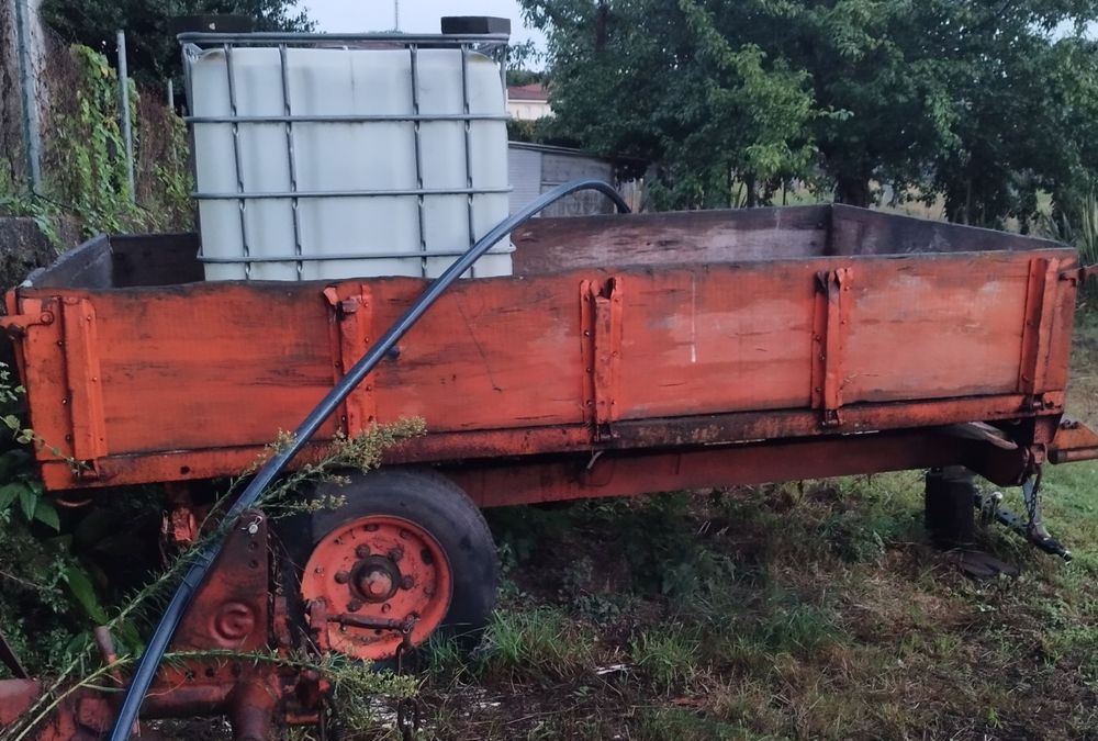 Trator agrícola com alfaias