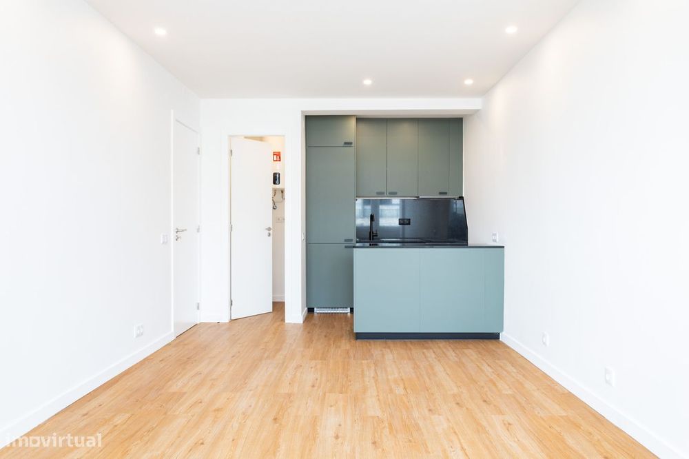 Apartamento T1 Moderno e Remodelado com Vista Deslumbrante e Garagem n