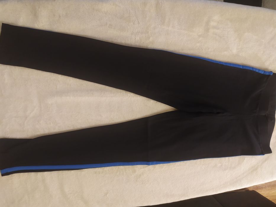 Legginsy z niebieskim lampasem