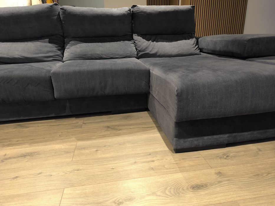 Sofá com chaise longue à esquerda