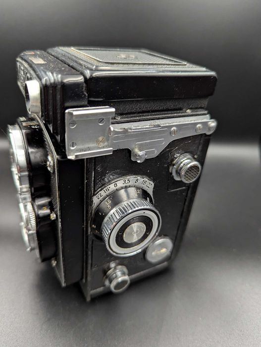 Середньоформатна камера Yachica mat-124