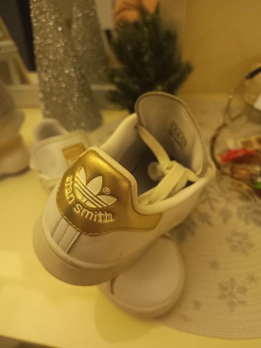 Adidasy białe ze złotymi dodatkami