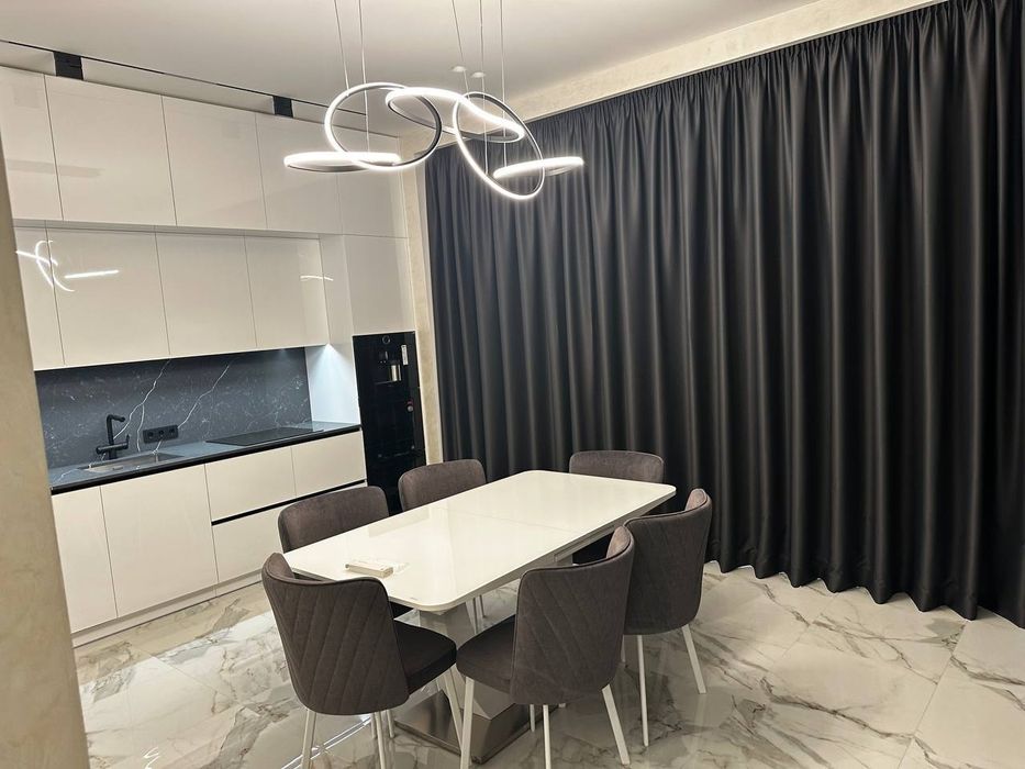 Продам дом с бассейном Новоалександровка