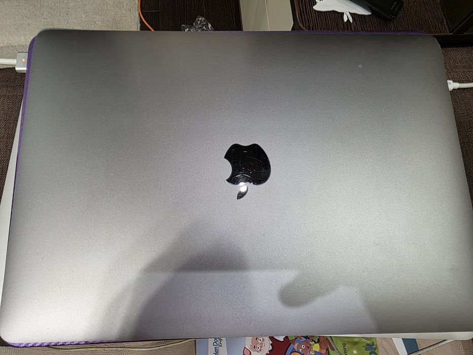Macbook PRO A1706  надійний і компактний