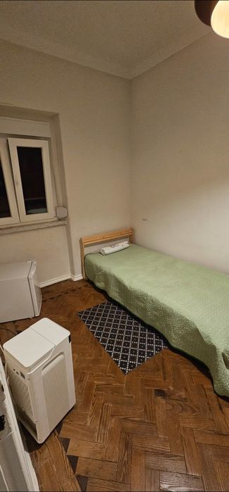 Quarto almada disponível