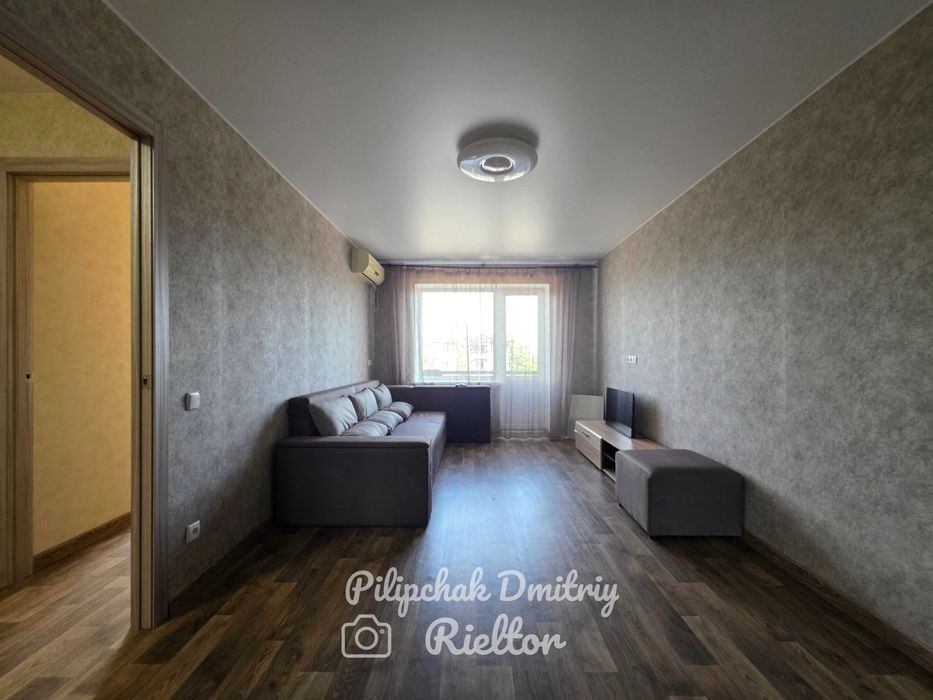 Продам 1-комн. 30 м². просп. Богдана Хмельницкого (начало). район Пилипа Орлика (Ильича)