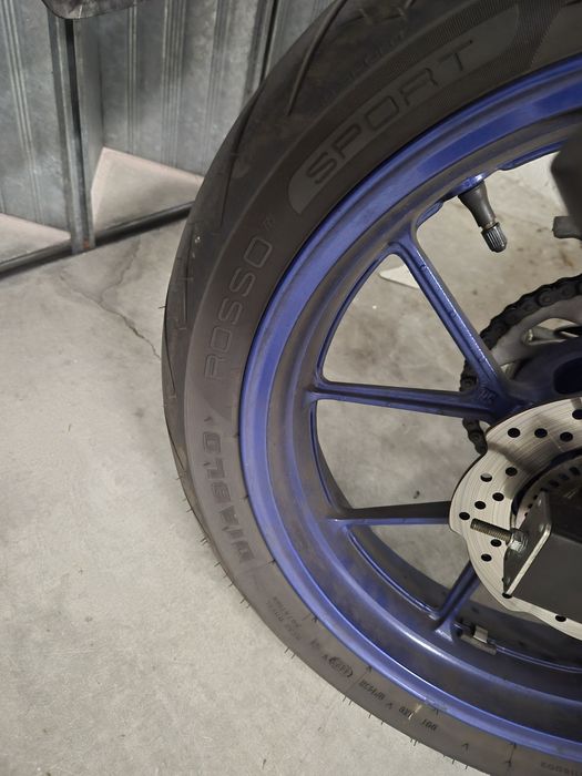 Suzuki gsx-s125 praticamente nova