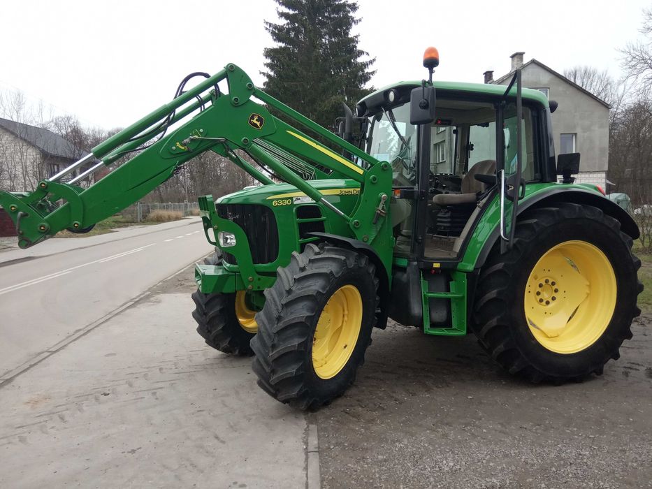 John Deere 6330 z ładowaczem
