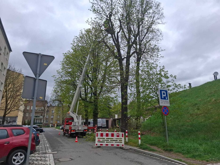 Podnośnik koszowy, zwyżka podnośniki 22 i 30 metrów, wynajem i usługi.