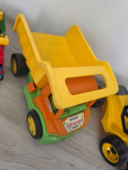 Komplet dużych pojazdów zabawek do piaskownicy Wader, Lena