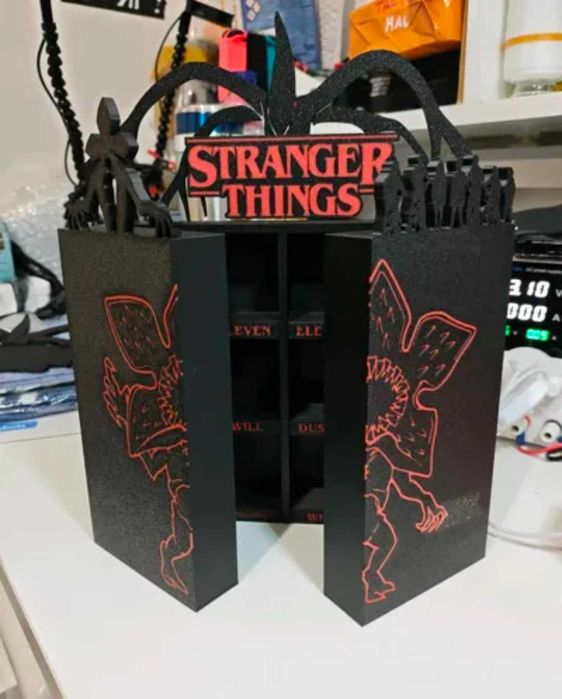 Органайзер для кіндерів Дивні дива  на 24 шт Книжечка