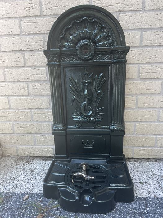 Zlew przyscienny sygnowany CROWN wodnik fontanna odnowiony