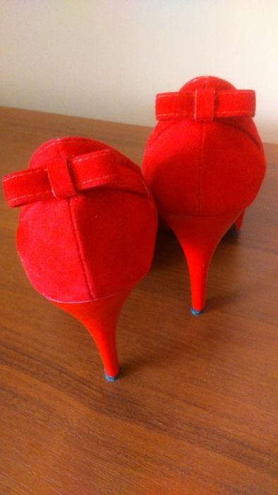 Czerwone buty na wysokim obcasie 36