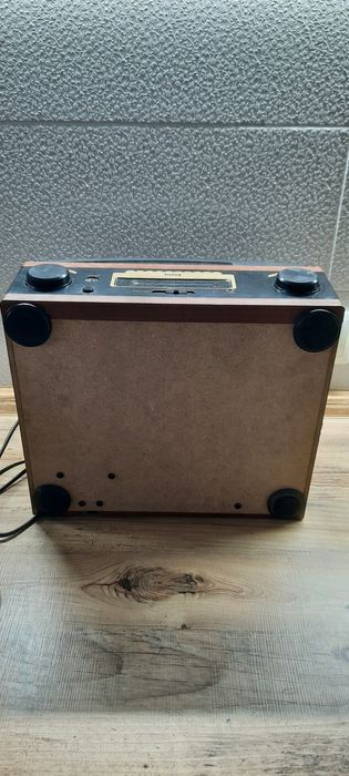 Проигрыватель виниловых пластинок.