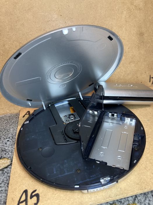discman Philips AX7201 Super Slim z AY3380 battery case