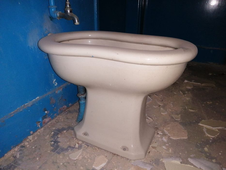 Bidé antigo branco pérola