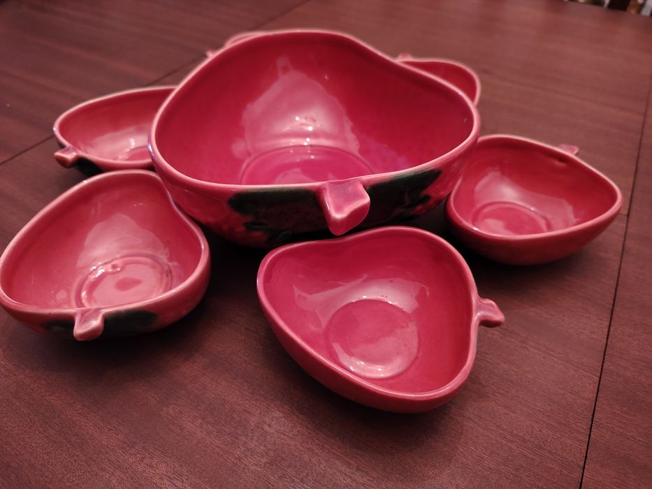 Conjunto de 1 Taça Grande e 6 pequenas com feitio de Morango