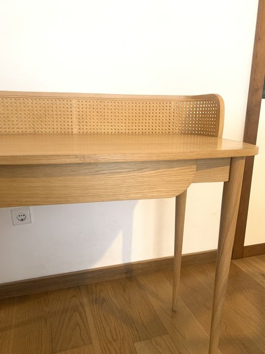 Secreatária com gaveta