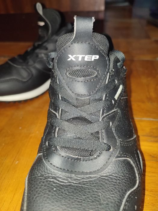 Кросівки Xtep. Майже нові