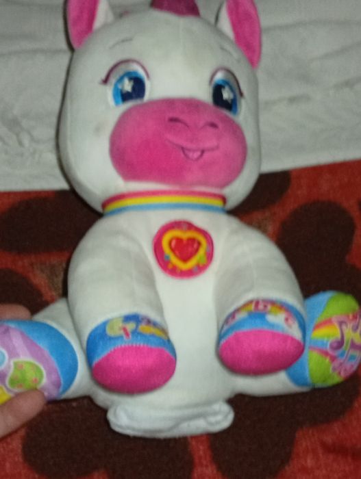 Unicórnio da baby clementoni muito bem funcional