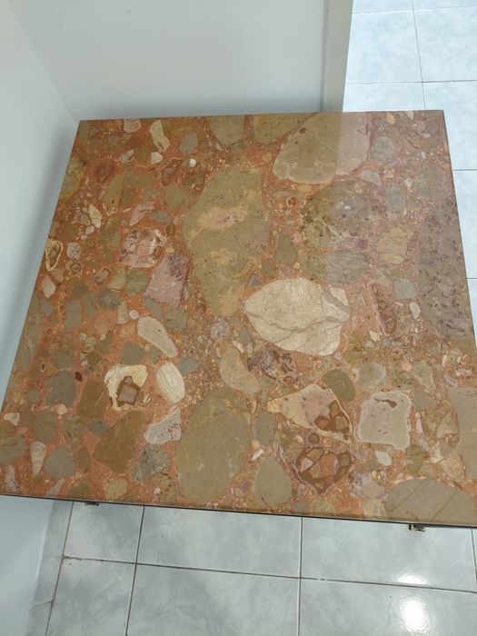 Mesa de sala tampo de pedra
