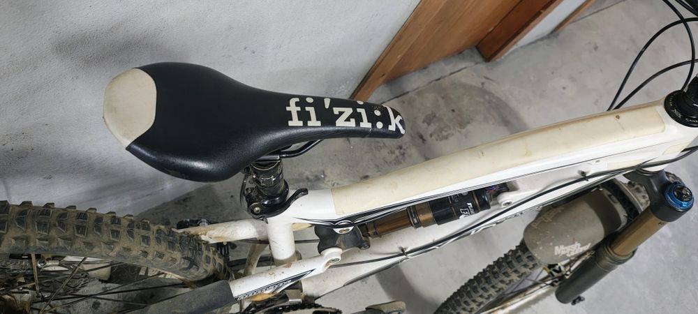 Bicicleta Santa Cruz Nomad Carbono roda 26