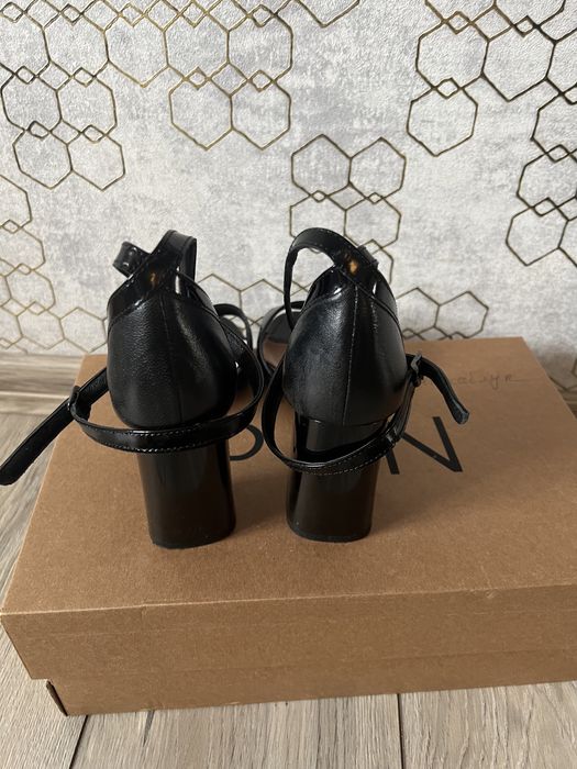 Босоніжки 38 р