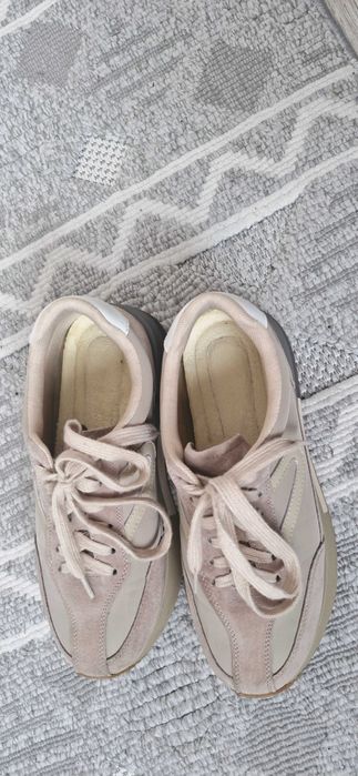 Продам кросівки жіночі