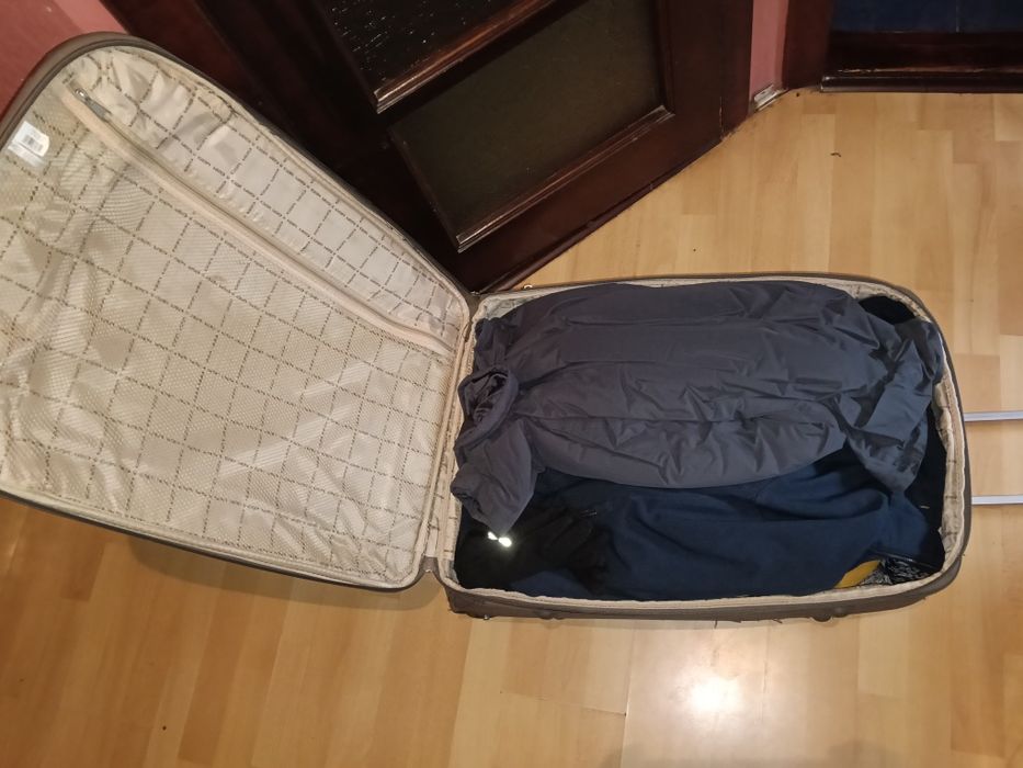 чемодан дорожній б/у