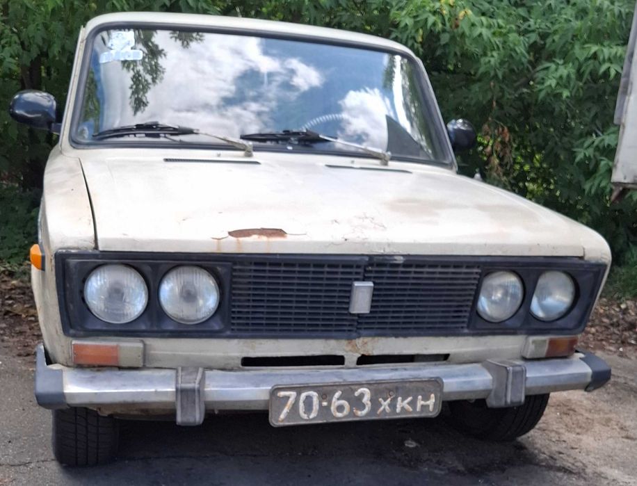 Автомобіль ваз 2106