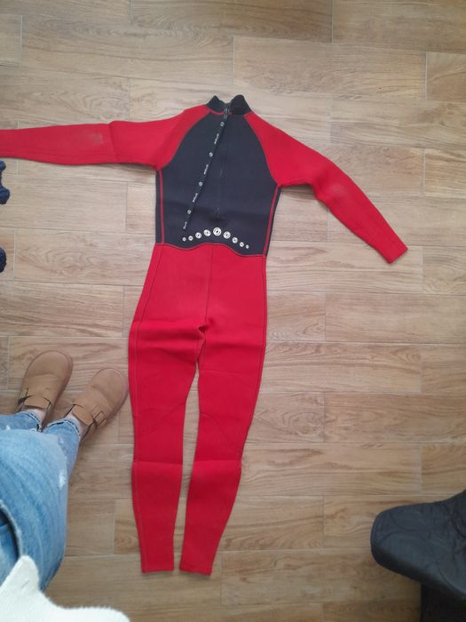 Red Surf Suit64861267072129123