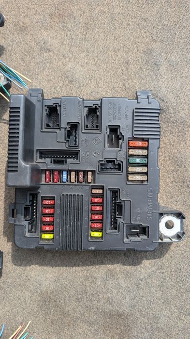 Блок запобіжників Рено Меган 2 , Сценік2