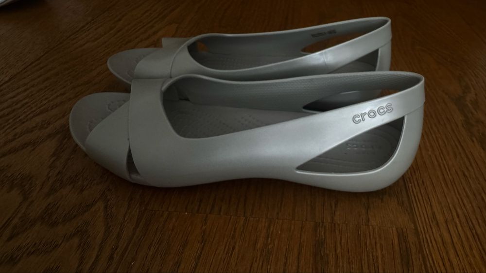 Женские босоножки Crocs Serena Flat