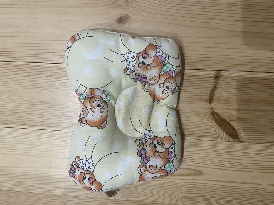 Дітячий кокон та подушечка.