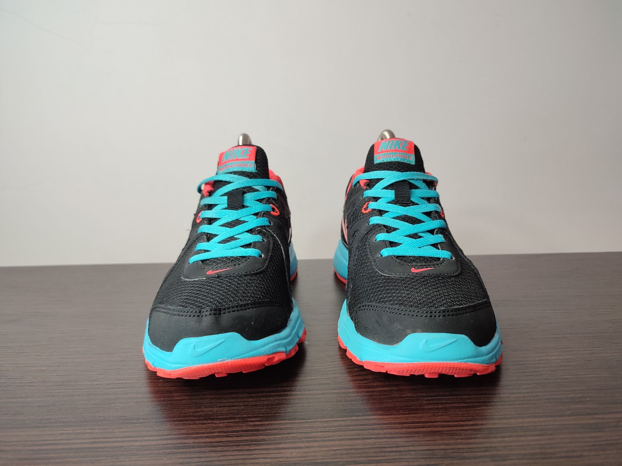 Nike air revolution 2 deals